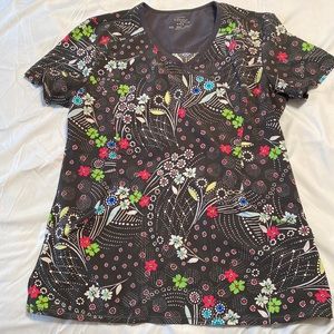Women’s Cherokee infinity scrub top medium